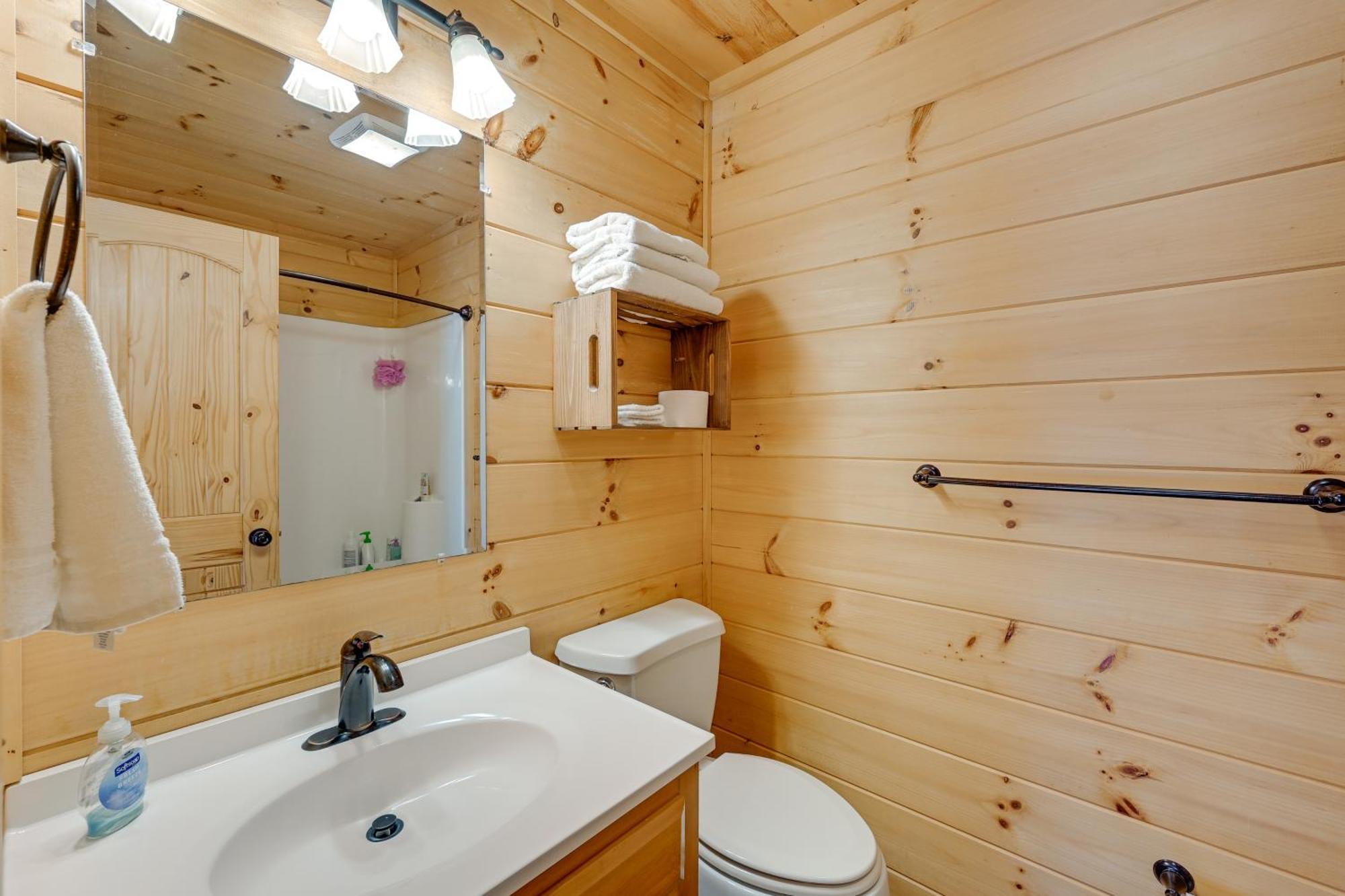 Warm And Cozy Cabin With Deck On Top Of The Blue Ridge Fancy Gap エクステリア 写真